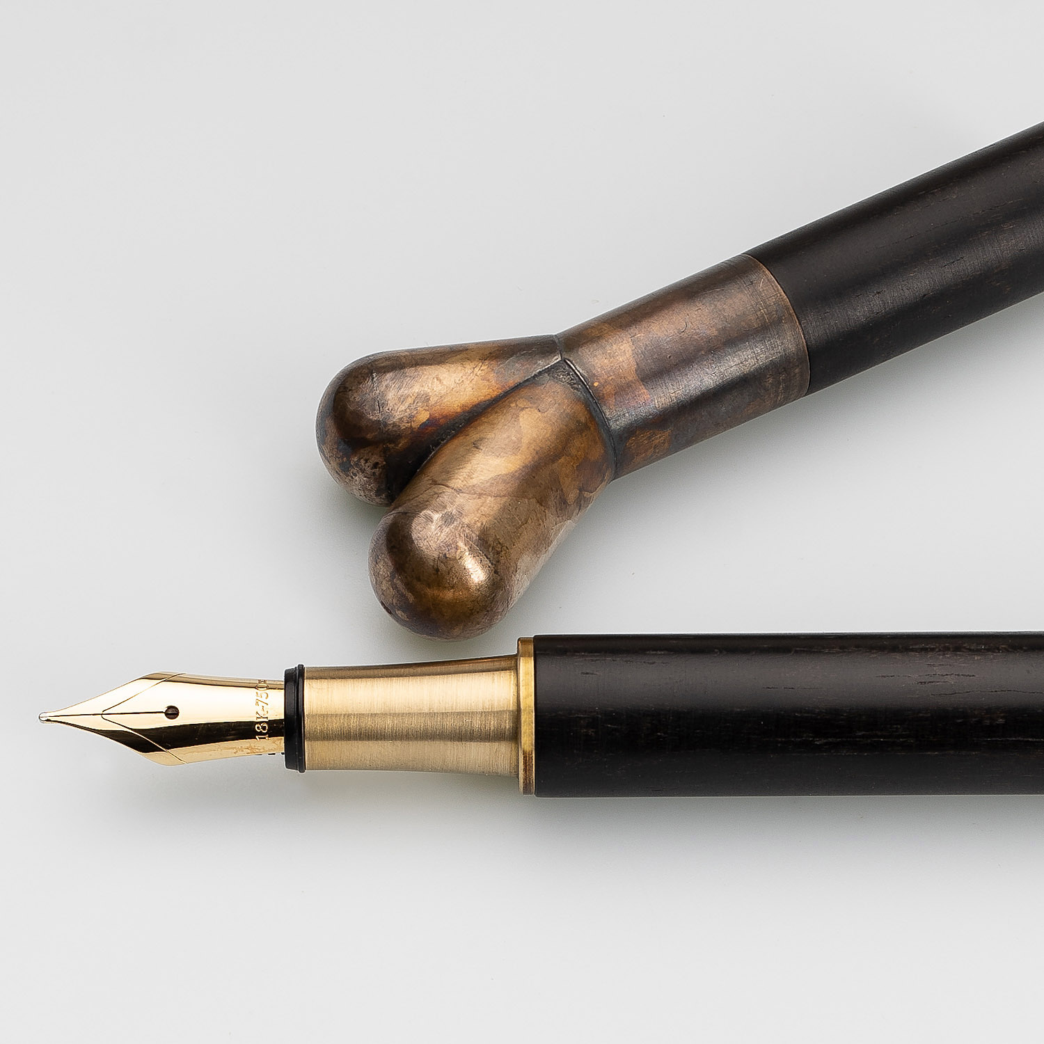Fountainpen or piece of jewelry